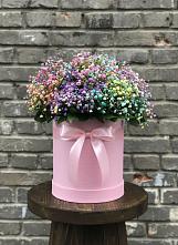 Цветочная композиция из Гипсофила и Розы в шляпной коробке в Дубки Одинцовского района