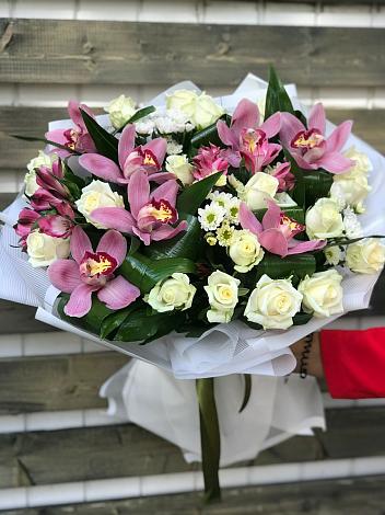 Букет цветов из: Розы и Хризантемы в Дубки Одинцовского района