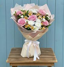 Букет цветов из:  Гвоздики, Орхидеи и Розы #REPLACE_PRED# Дубки Одинцовского района