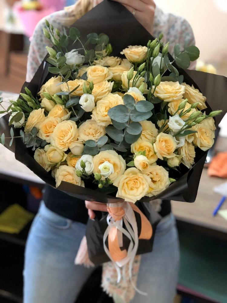 Букет цветов из: Розы и Лизиантусы в Дубки Одинцовского района