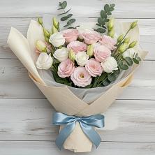Букет цветов из:  Лизиантусы в Дубки Одинцовского района