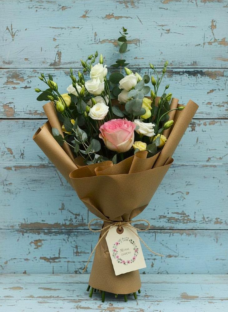 Букет цветов из: Розы и Лизиантусы в Дубки Одинцовского района