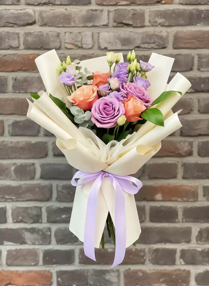 Букет цветов из: Лизиантусы и Розы в Дубки Одинцовского района