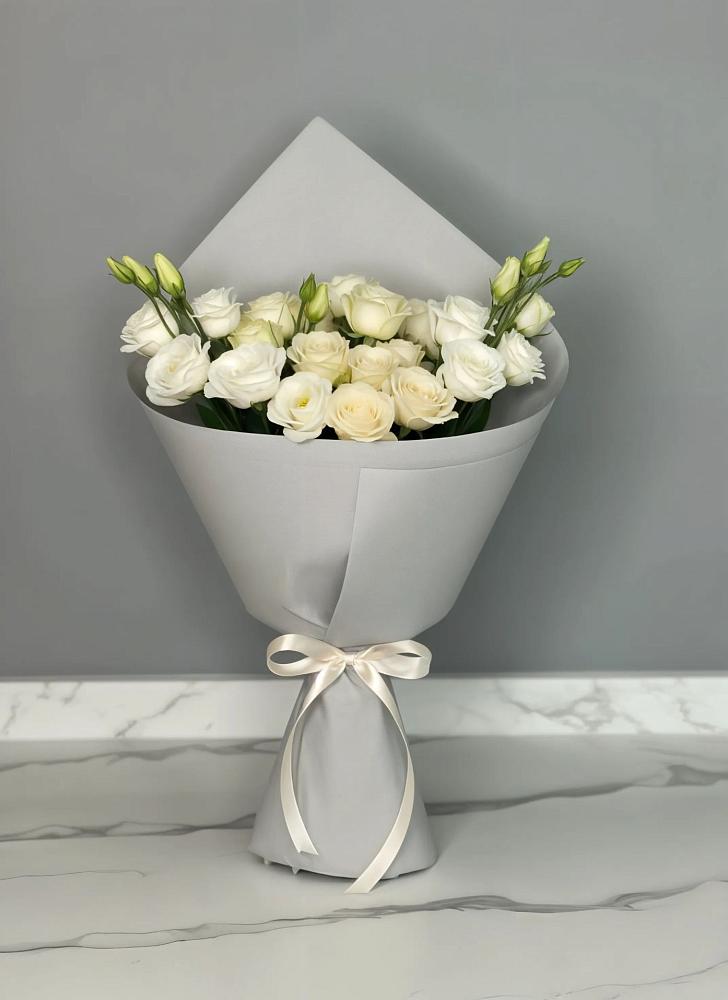 Букет цветов из: Розы и Лизиантусы в Дубки Одинцовского района