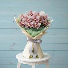 Букет цветов из:  Орхидеи и Розы #REPLACE_PRED# Дубки Одинцовского района