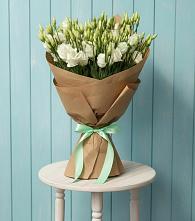 Букет цветов из:  Лизиантусы в Дубки Одинцовского района