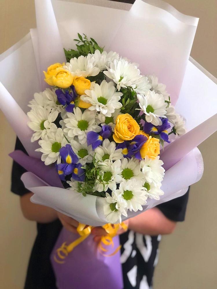 Букет цветов из: Ирисы, Хризантемы и Розы в Дубки Одинцовского района