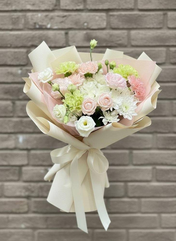 Букет цветов из: Гвоздики, Розы, Лизиантусы и Хризантемы в Дубки Одинцовского района