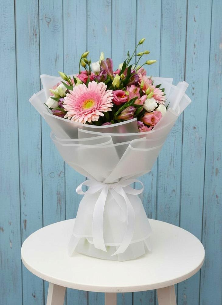 Букет цветов из: Герберы, Альстромерии и Лизиантусы в Дубки Одинцовского района