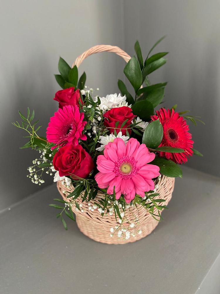 Цветочная композиция из Розы, Хризантемы и Герберы в корзине в Дубки Одинцовского района