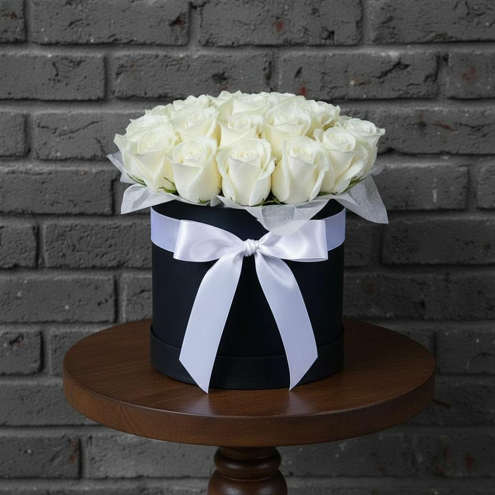 Цветочная композиция из Розы в шляпной коробке в Дубки Одинцовского района