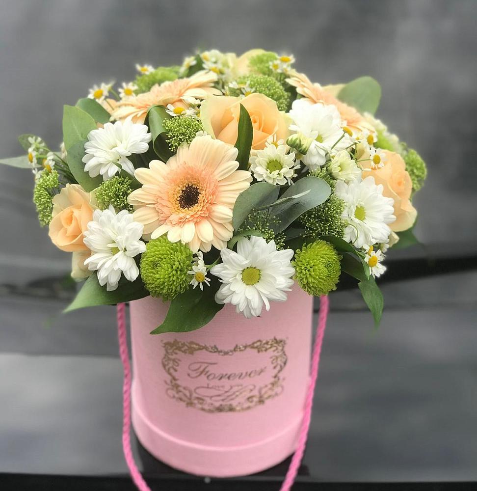 Цветочная композиция из Розы, Герберы и Хризантемы в шляпной коробке в Дубки Одинцовского района