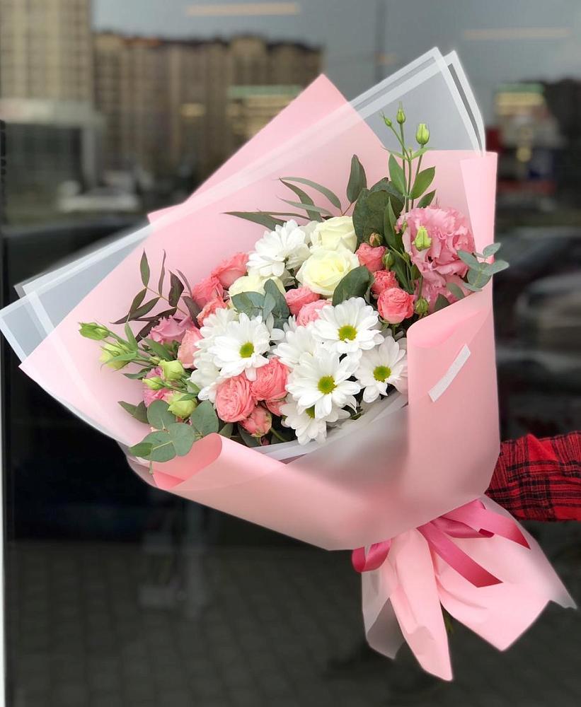 Букет нежный в Дубки Одинцовского района Букет цветов из: Розы, Лизиантусы и Хризантемы в Дубки Одинцовского района