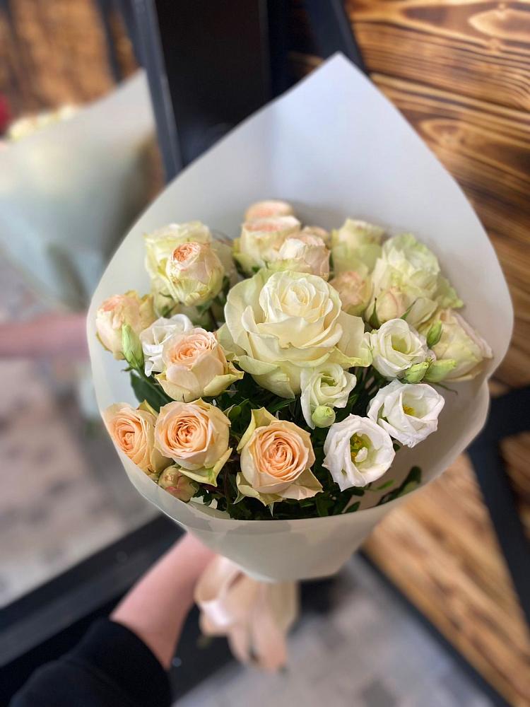 Букет цветов из: Розы и Лизиантусы в Дубки Одинцовского района